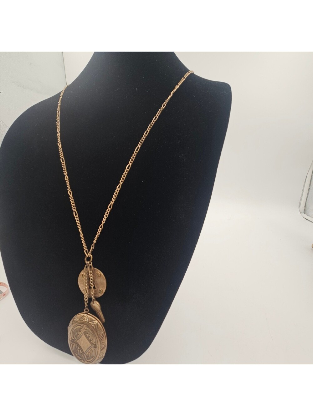 GUESS Vintage Gold Tone Locket Key Lock Charm Pendant Necklace 40" Long Chain